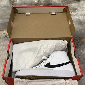Nike Blazers Mid “77 White/Black-Team Orange